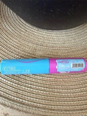 Eyes Don't Lie Dual-Color Mascara — Blue and Pink